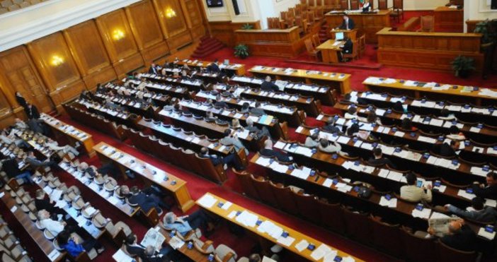 За предложението гласуваха 102 ма депутати от БСП за България ДПС