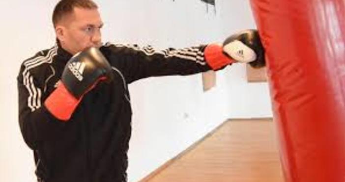 Изданието допълва че на черната борса се намират и далеч