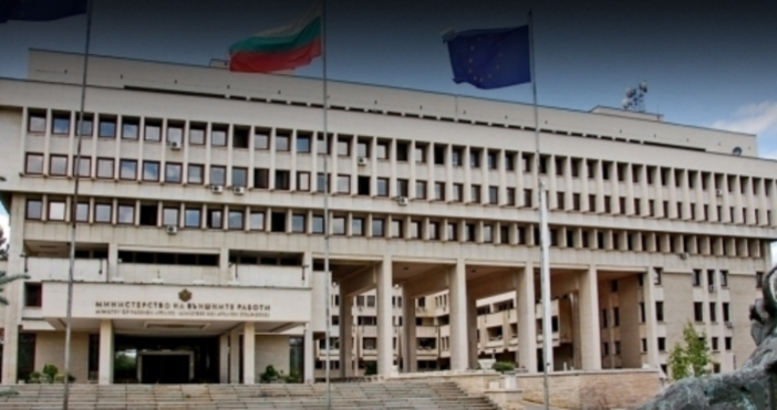 Всички български граждани които желаят да получат актуална информация или