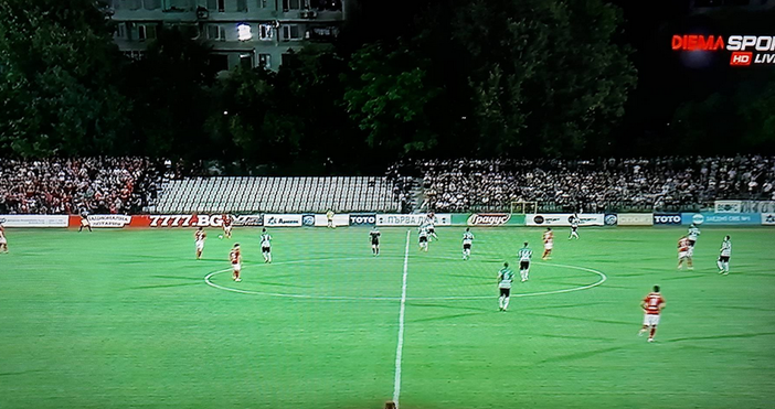 Преди двубоя фенове на ЦСКА организираха впечатляващо шествие виз улиците