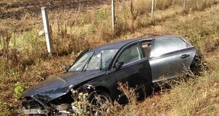 Снимка Щ.СтойковАуди катастрофира на магистралата край Българово, посока Бургас, информират свидетели