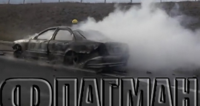 Снимка ФлагманЛек автомобил БМВ е избухнал в пламъци преди минути