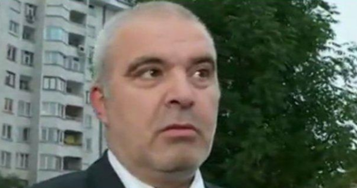 Депутатът от ГЕРБ Маноил Манов разпиля обира в Овча Купел