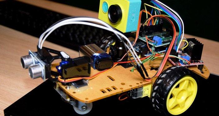 Младежка академия електроника микроконтролери и роботика организира курсове за начинаещи