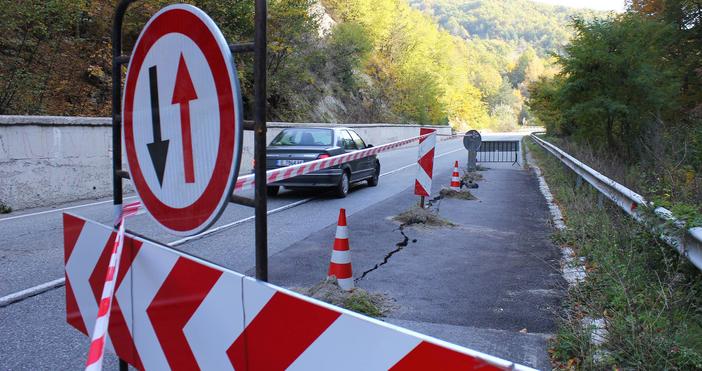 Поставяне на дъждовен водосток по пътя за Добрич ще затвори