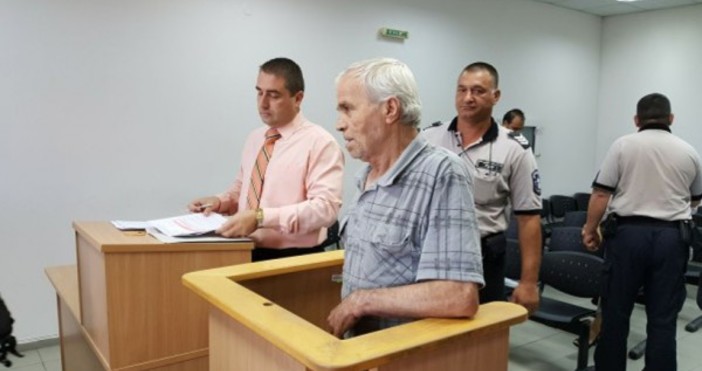 кадър Бтв 74 годишният Симеон Стоев който открадна пистолета от лобното място