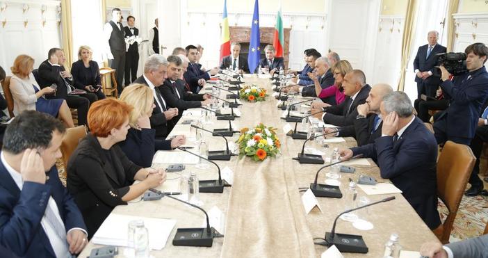 снимки Министерски съветБългарската и румънската делегация проведоха пленарно заседание в