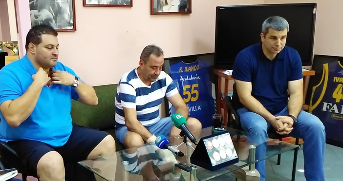 Старши треньорът на Черно море Тича Дарин Великво разясни ситуацията
