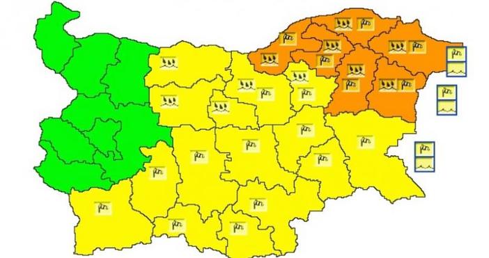 Оранжев код за обилни валежи и силен вятър е обявен