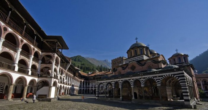 Движението по път III 107 с Пастра Рилски манастир от