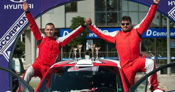 Снимка БНРНовите рали шампиони на България са с автомобил с