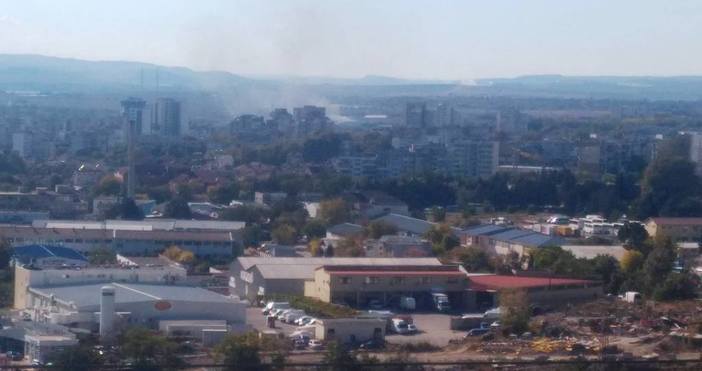 снимка читател Граждани сигнализираха Петел за кълба дим които се издигат