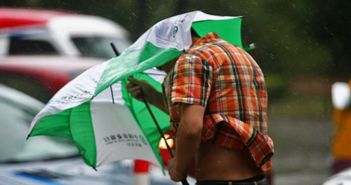 Илюстрация БулфотоДнес в сутрешните часове на места около водните басейни