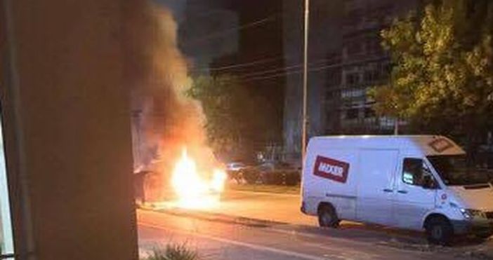 trafficnews bgТаксиметров автомобил се запали и изгоря като факла тази нощ
