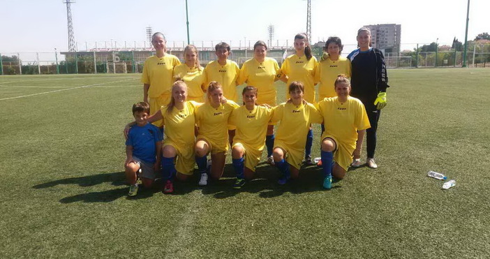 Убедителна победа с 3:0 записа женският футболен тим на Варна
