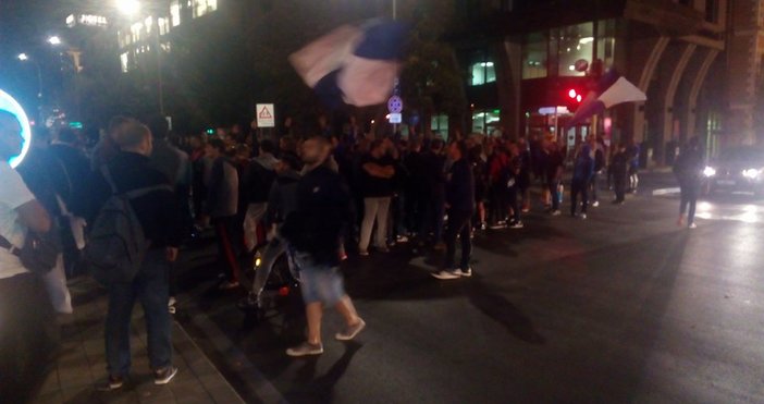 Над 200 членове на футболния Спартак Варна блокираха движението