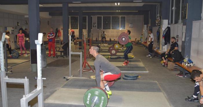 Две пети места записа България на продължаващото в албанския адриатически