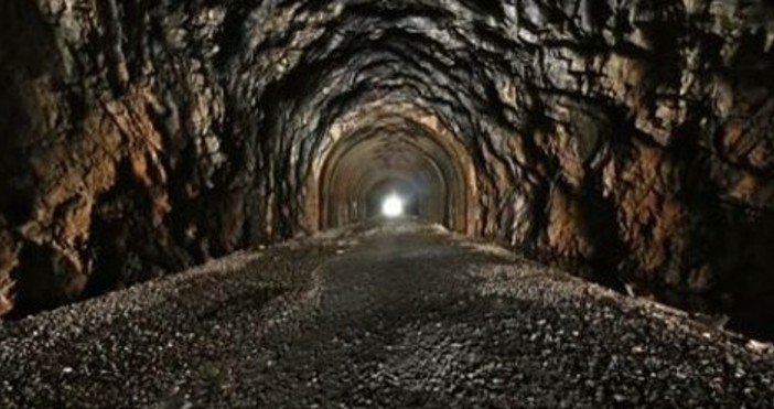 Величествен таен подземен тунел пресича цяла България твърди доц Ангел