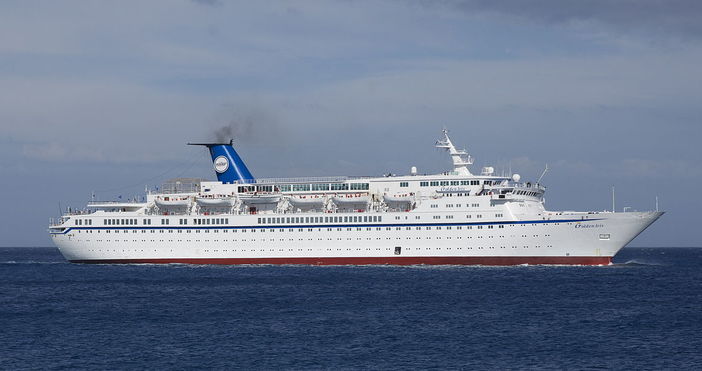 Пътническият кораб Голдън Айрис Golden Iris IMO 7358573 застана рано