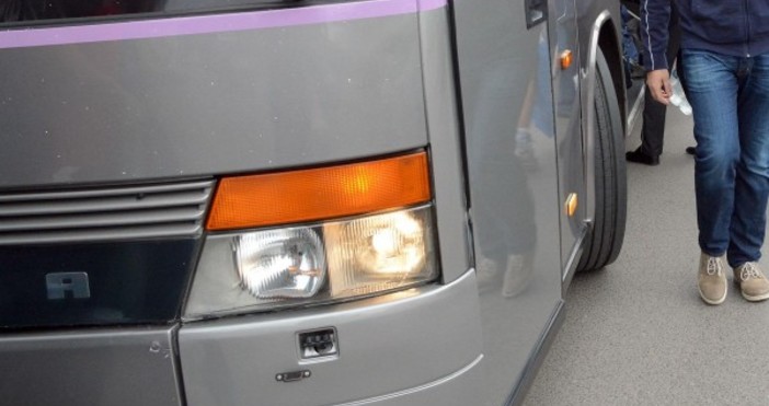 Снимки Булфото, actualno.comЛюбопитен автобус забавлява жителите на софийския квартал Обеля