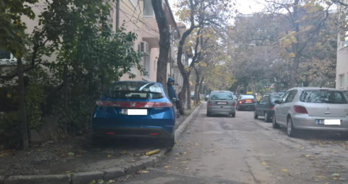 Снимка читателВярно че паркоместата във Варна не достигат но значи