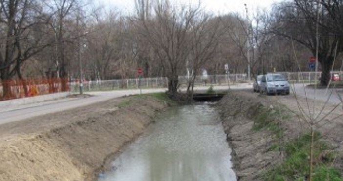 снимка Live Varna bgПриключва почистването на отводнителните канали и на деретата във