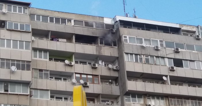 За пожар в апартамент от блока до МакДрайв сигнализираха наши