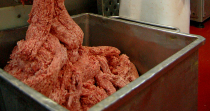 Българите ядат месо с антибиотици а фермерите тъпчат животните с