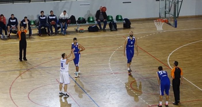 Варненският баскетболист Станислав Цонков и неговият тим Охрид спечелиха за