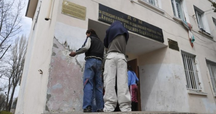 Почти 90 от децата в специализирани институции вече са изведени от