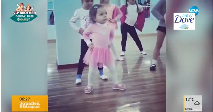 Кадър Нова твВидеоклип на малко момиченце което танцува заля фейсбук