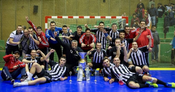 Хандбалистите на Локомотив надиграха НСА с 36 20 16 9