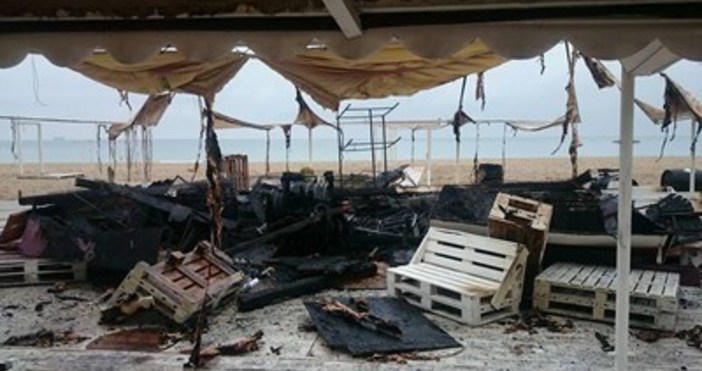 снимки 24 часа“Няма как пожарът в заведението на плажа във