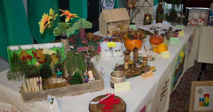 Учениците от СУ П Кр Яворов традиционно отбелязаха Деня на