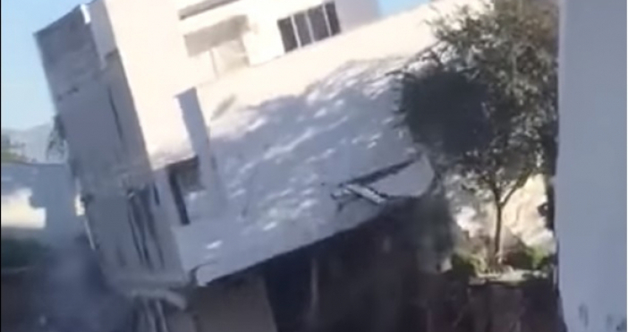 Четири разселени жилищни сгради рухнаха в основите на строящ се