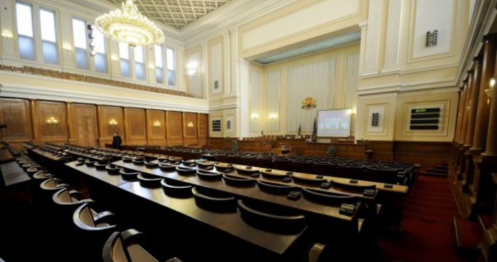 Снимка БулфотоПредседателят на парламента Цвета Караянчева изненадващо засекрети днешното пленарно