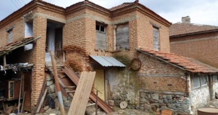 Две къщи в странджанското село Момина църква се продават на