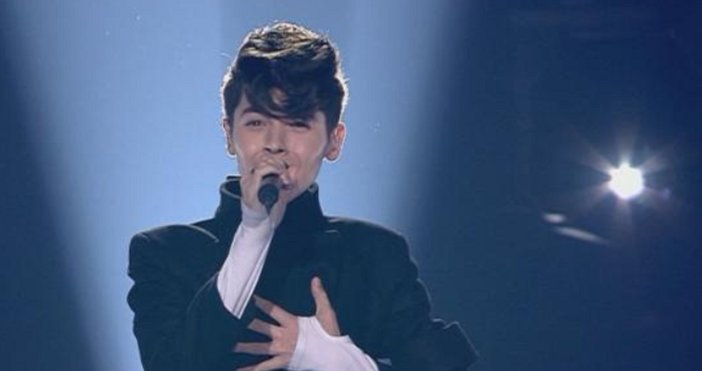 17 годишната поп звезда Кристиан Костов стана първият българин носител на