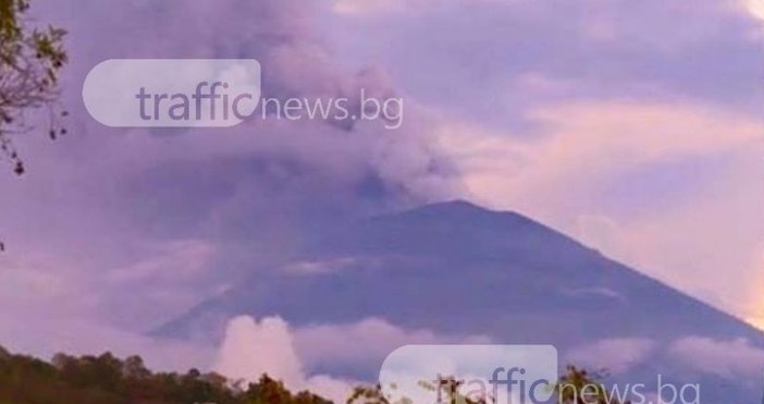 Снимка Trafficnews bgГрупа от 16 пловдивчани заснеха отблизо ада на изригналия вулкан