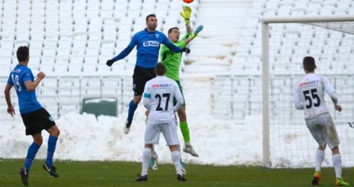Славия победи Черно море с 2:0 в първия мач от