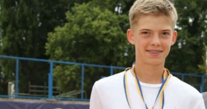 Талантът на варненския тенис клуб Черно море Елит Пьотр Нестеров отпадна
