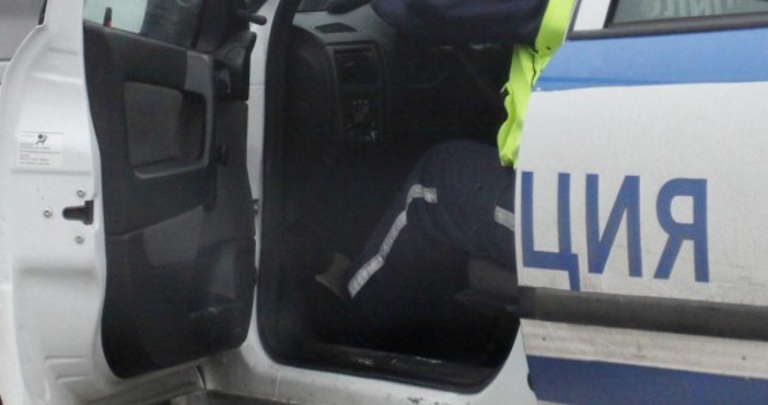 Двама души са нападнали офис на застрахователна компанияВъоръжен обир в