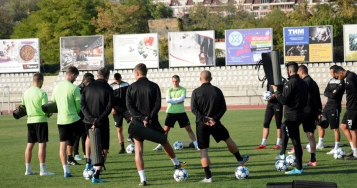 Треньорът на Черно море Емануел Луканов определи групата за мача