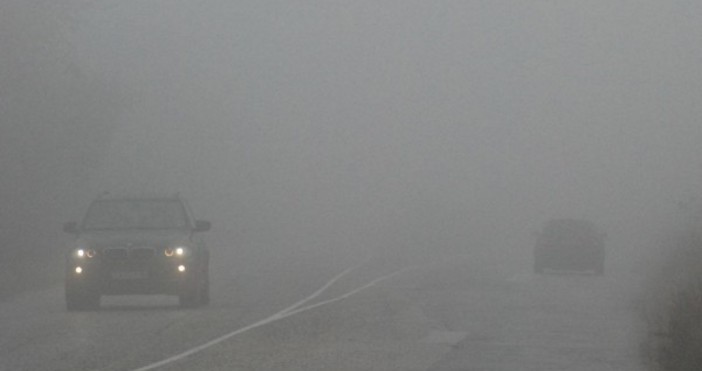 Мъгла и проливен дъжд затрудняват движението по автомагистрала Струма предаде