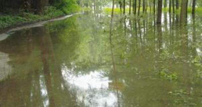 Илюстрация БулфотоРека Шугла заля мостове в монтанските села Крапчене и