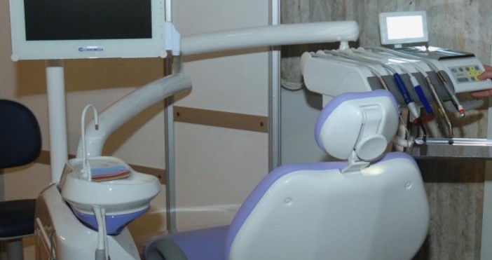 Пациент заведе дело срещу зъболекар който изпуснал стоматологична игла в