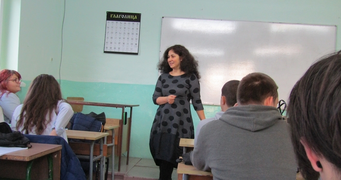 Днес съдия Марияна Ширванян изнесе пред ученици от 11 клас