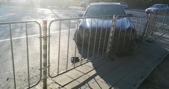 Катастрофа е станала до Четвърта езикова гимназия във Варна сигнализираха