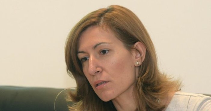 Министърът на туризма Николина Ангелкова разговаря на работна среща с