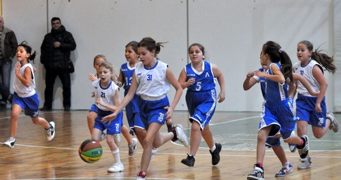 Женският баскетболен отбор на Варна Черно море Одесос заедно с Общината